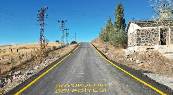 Erzurum Büyükşehir Belediyesi yolları yüksek teknolojiyle konforlu hale getiriyor