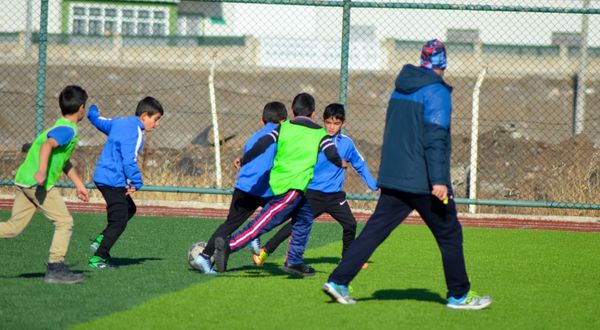 Göle'de çocuklar için futbol şenliği düzenlendi