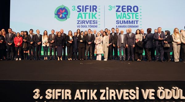 İSTANBUL - Emine Erdoğan "Uluslararası 3. Sıfır Atık Zirvesi ve Ödül Töreni"nde gençlere seslendi (2)