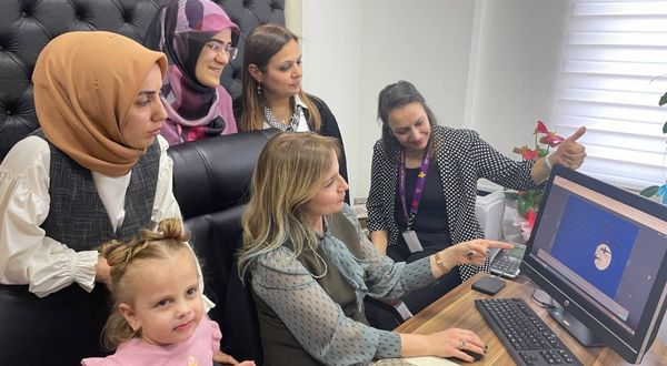 Acil servisin kadın doktorları AA'nın "Yılın Fotoğrafları" oylamasına katıldı