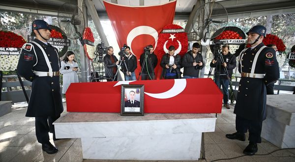 ADANA - Şehit Jandarma Uzman Çavuş Eroğlu, Adana'da son yolculuğuna uğurlandı
