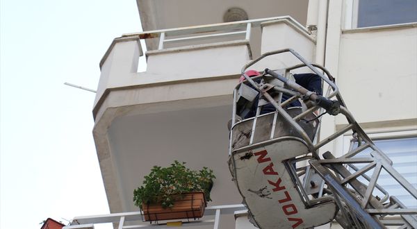 ANTALYA - Alanya'da balkonda baygınlık geçiren Alman kadın, itfaiye ekiplerince kurtarıldı