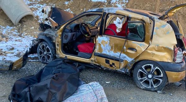 BİNGÖL - Şarampole devrilen otomobildeki 1 kişi öldü, 3 kişi yaralandı