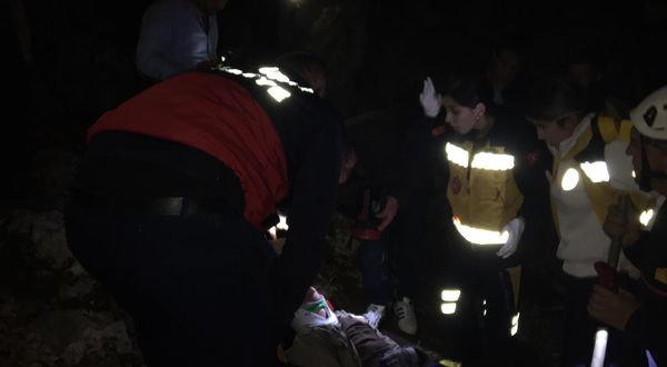 OSMANİYE - Kayalıklardan düşerek yaralanan kişi itfaiye ekiplerince kurtarıldı