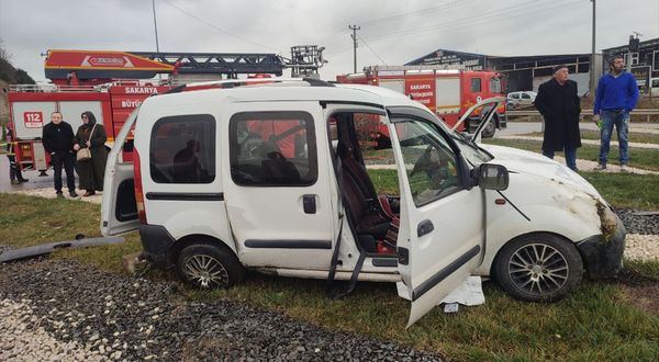 SAKARYA - Test sürüşündeki otobüsle çarpışan hafif ticari aracın sürücüsü öldü