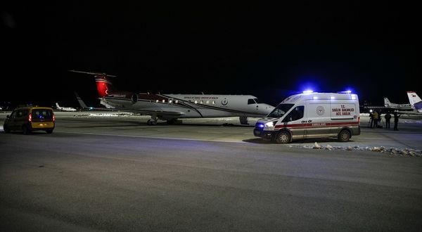 ANKARA - Deprem bölgesinde yaralanan 4 kişi daha ambulans uçakla Ankara'ya getirildi