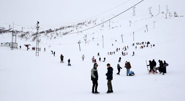 BİTLİS - Kar yağışının ardından kayak sezonu başladı