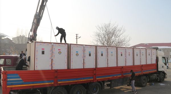 Bitlis'te meslek lisesinde üretilen mobil tuvaletler Adıyaman'a gönderildi