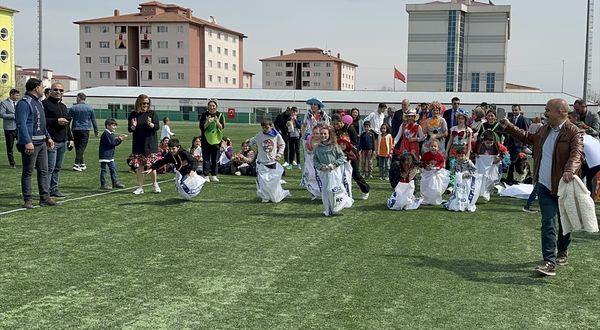 IĞDIR - Depremzede çocuklar için "şenlik" düzenlendi