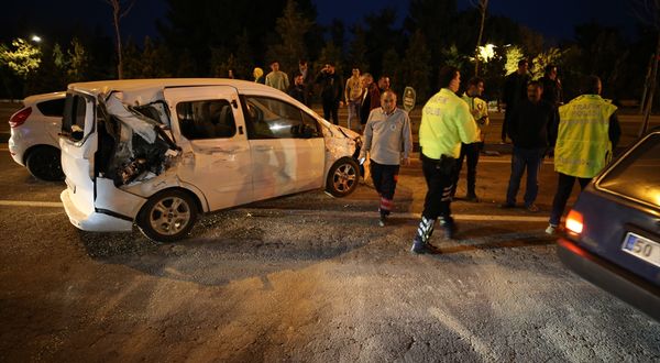 NEVŞEHİR - Freni boşalan kamyonun çarptığı 6 araçtaki 7 kişi yaralandı