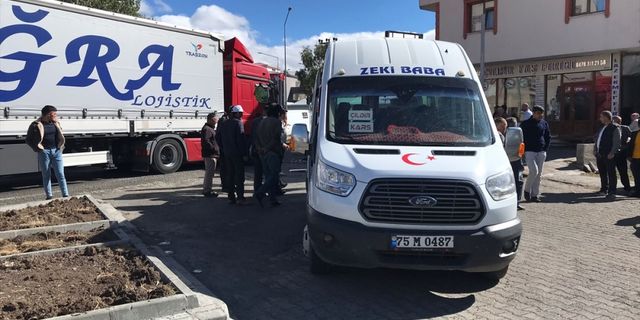 Ardahan'da öğrenci servis aracı ile tır çarpıştı