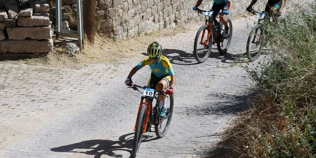 KAYSERİ - Uluslararası Kayseri MTB Cup Dağ Bisikleti Yarışları'nın birinci etabı koşuldu