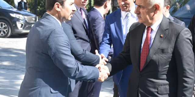 Tarım ve Orman Bakanı Vahit Kirişci, Kars Valiliğini ziyaret etti