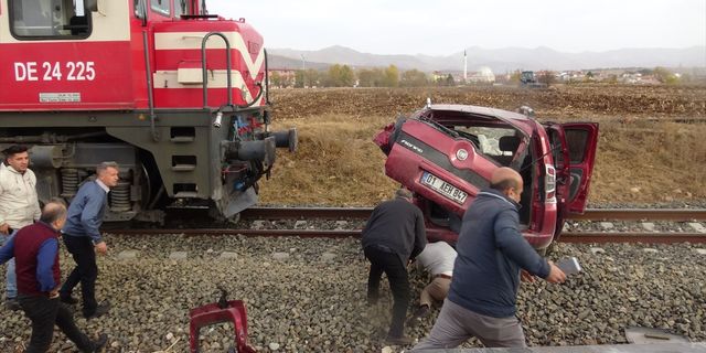 AFYONKARAHİSAR - Hemzemin geçitte trenin çarptığı aracın sürücüsü öldü