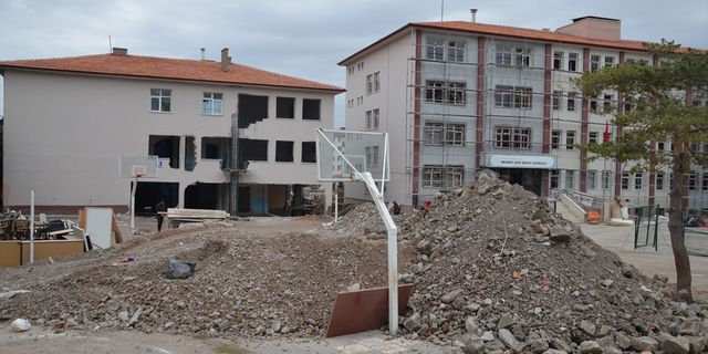 DÜZCE - Bakan Kurum, depremin yaşandığı Düzce'de incelemelerde bulundu