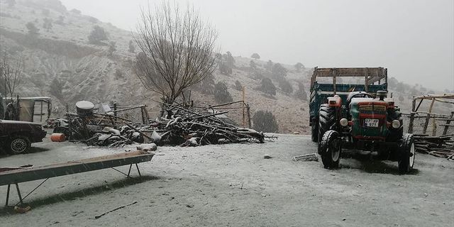 ANTALYA - Yüksek kesimlere kar yağdı