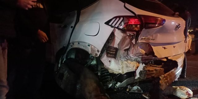 Bingöl'de park halindeki otomobile çarpan araçtaki 2 kişi yaralandı