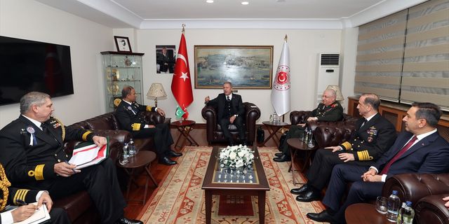 İSTANBUL - Milli Savunma Bakanı Akar, Pakistan Deniz Kuvvetleri Komutanı ile görüştü
