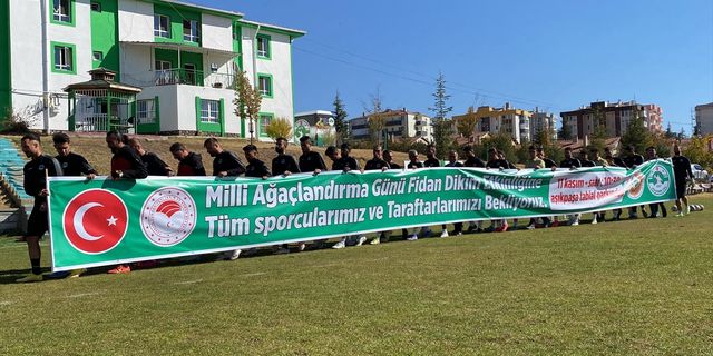 KIRŞEHİR - Futbolcular ağaçlandırma çalışmalarına katılım çağrısı yaptı