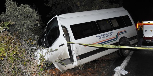 MUĞLA - Yolcu minibüsüyle kamyonetin çarpıştığı kazada 22 kişi yaralandı