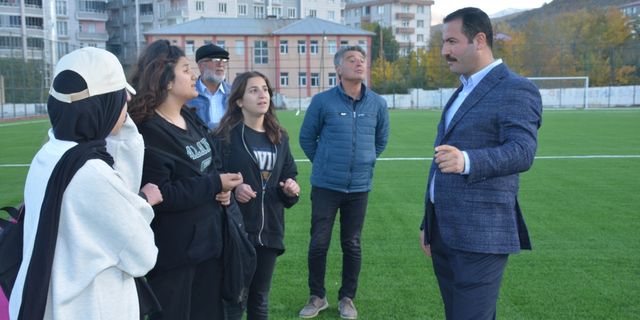 Tatvan'daki futbol sahası inşaatında sona gelindi