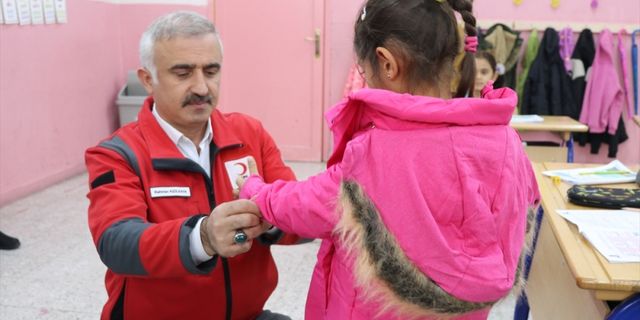 Türk Kızılay Elazığ Şubesi "Minik Eller Üşümesin Projesi" ile 5 bin çocuğu ısıtacak