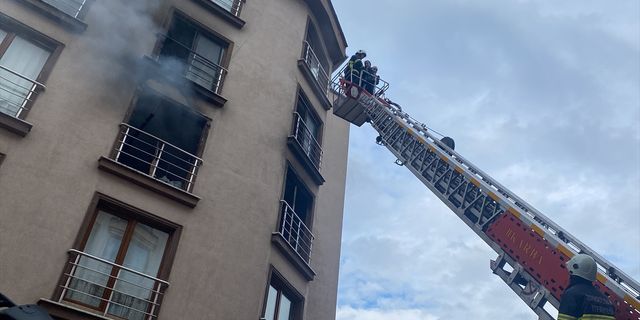 ZONGULDAK - Bir apartman dairesinde çıkan yangında 15 öğrenci dumandan etkilendi