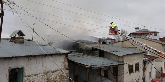 BAYBURT - Yangınlarda 5 ev ile 1 ahırda hasar oluştu