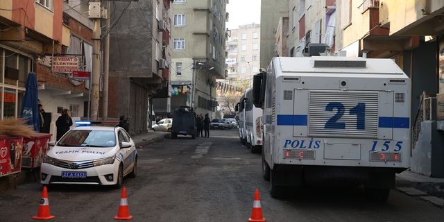 DİYARBAKIR - Merkezli 9 ilde terör örgütü PKK'ya yönelik operasyonda 14 kişi yakalandı