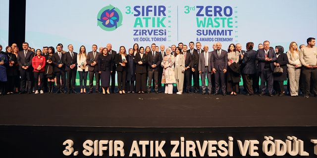 İSTANBUL - Emine Erdoğan "Uluslararası 3. Sıfır Atık Zirvesi ve Ödül Töreni"nde gençlere seslendi (1)