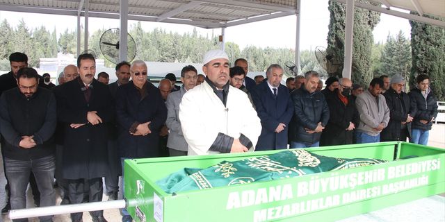ADANA - Almanya'dan tedavi için getirildiği Türkiye'de vefat eden öğretmenin cenazesi defnedildi