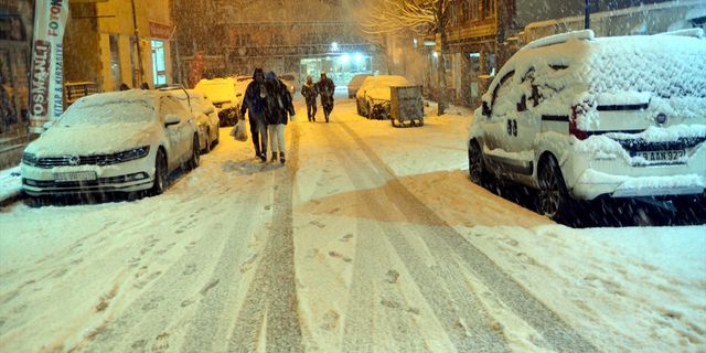 HAKKARİ - Kar yağışı etkili oldu