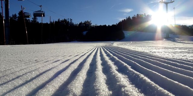 KARS - Cıbıltepe'de sezon açılmasa da tatilciler kayak keyfi yaşadı