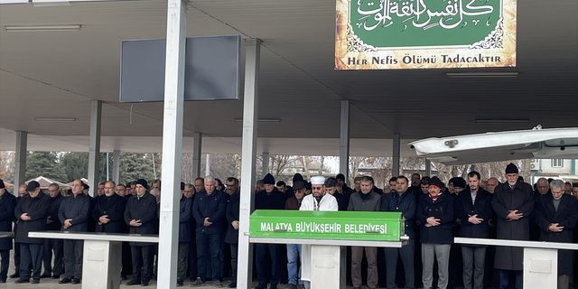 MALATYA - Kayseri'de yolcu otobüsünün devrildiği kazada ölen 3 kişinin cenazesi toprağa verildi