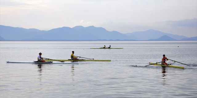 MUĞLA - Köyceğiz Gölü, elverişli iklimiyle kürek takımlarının tercihi oldu