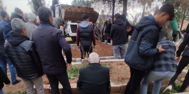 ŞANLIURFA - Sancaktepe'de sitede ölü bulunan 4 kişinin cenazesi Şanlıurfa'da toprağa verildi