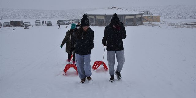 Şanlıurfalılar Karacadağ Kayak Merkezi'nde kızak keyfi yaşadı