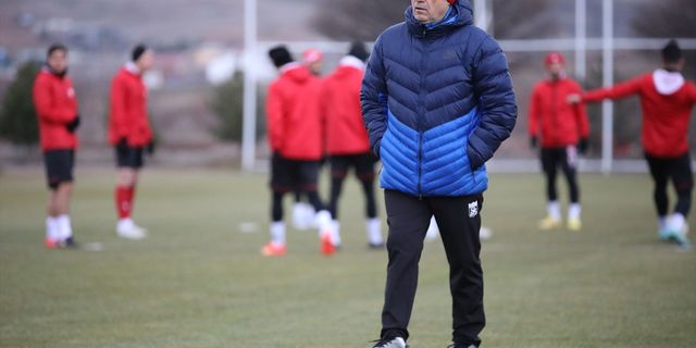 SİVAS - Rıza Çalımbay, Sivasspor'un ligde oynadığı son maçları değerlendirdi