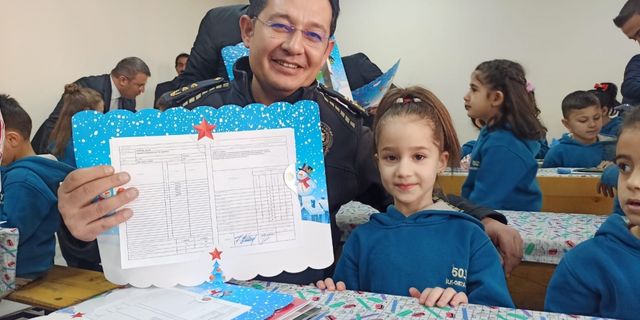 Yüksekova'da okullarda karne sevinci yaşandı