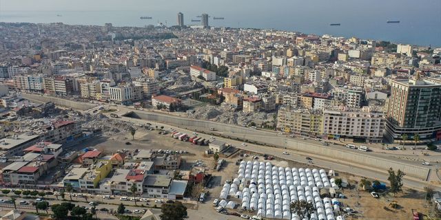 HATAY - İskenderun'da depremin yaralarını sarma çalışmaları sürüyor