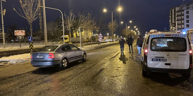 ŞANLIURFA - Sis ve buzlanma yüzünden kapatılan Şanlıurfa-Diyarbakır kara yolu açıldı