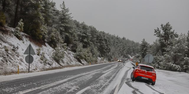 Antalya-Konya kara yolu kar nedeniyle tırların geçişine kapatıldı (2)