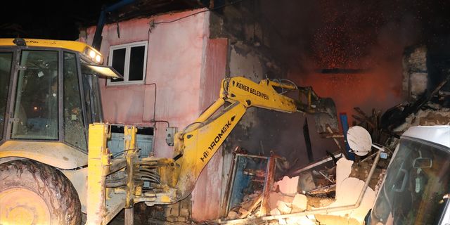 BURDUR - Yangından zarar gören iki evde hasar oluştu