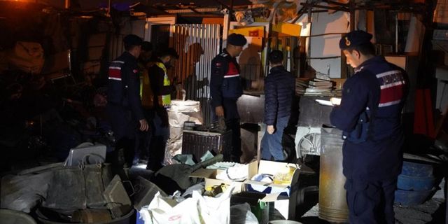 Malatya'da depremde boşaltılan evlerden hırsızlık yapan 2 şüpheli tutuklandı