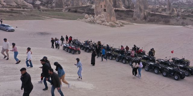 NEVŞEHİR - Depremzede gençler arazi araçlarıyla Kapadokya'yı gezdi