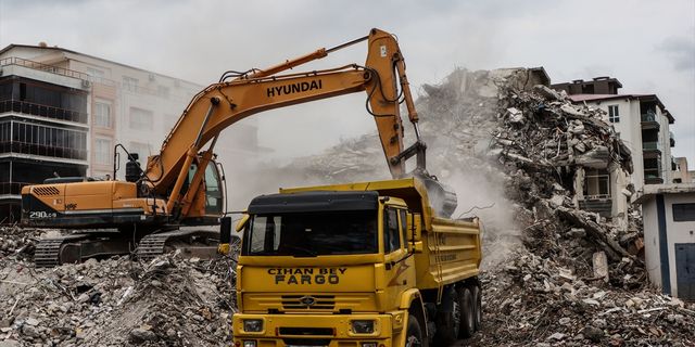 OSMANİYE - Depremden etkilenen Osmaniye'de ilk etapta 7 bin 100 kalıcı konutun projesi hazır