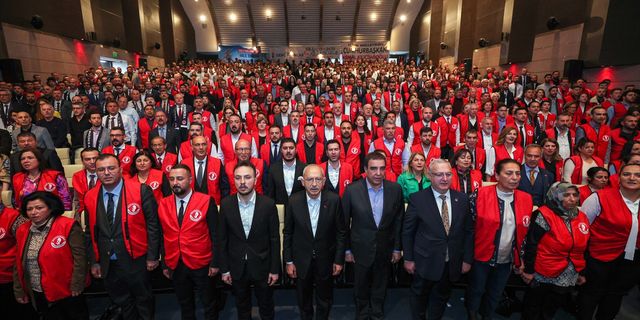 ANKARA - CHP Genel Başkanı Kılıçdaroğlu, "Kılıçdaroğlu Gönüllüleri" ile bir araya geldi