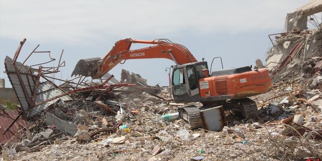 HATAY - Bina yıkım ve enkaz kaldırma çalışmaları 57 mahallede yapılıyor