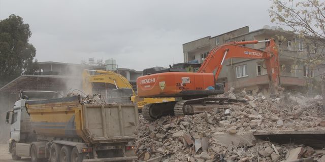 HATAY - Bina yıkım ve enkaz kaldırma çalışmaları 58 mahallede yapılıyor