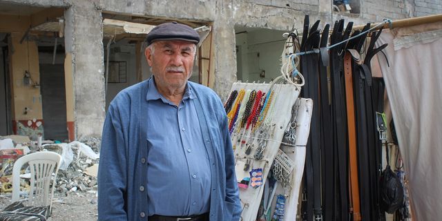 HATAY - Depremzede seyyar satıcı 48 yıldır iş yaptığı mahallede yeniden tezgah açtı